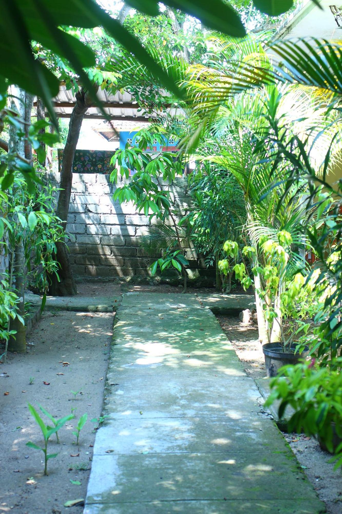 Three V Homestay Kuta  Экстерьер фото