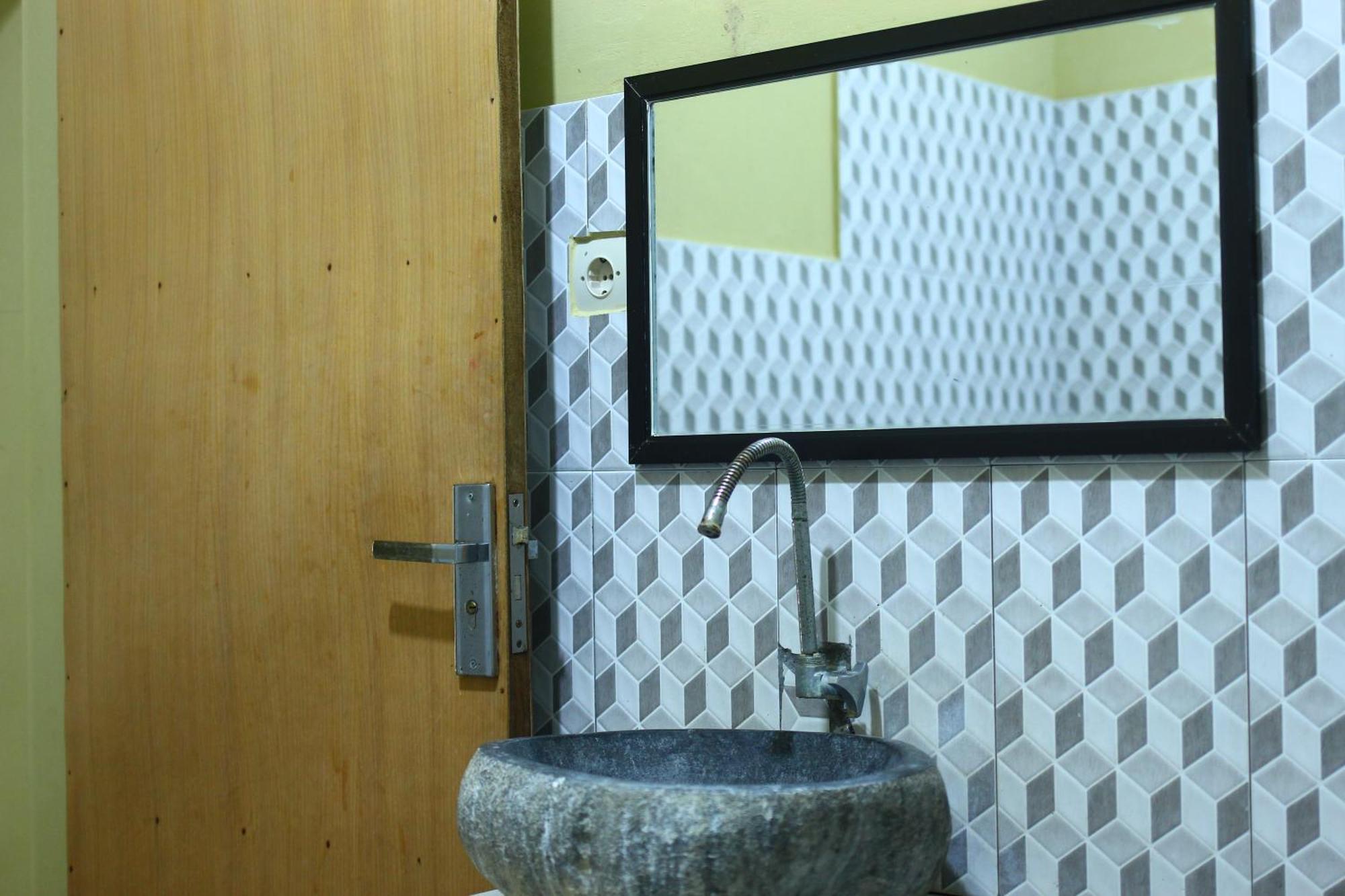 Three V Homestay Kuta  Экстерьер фото