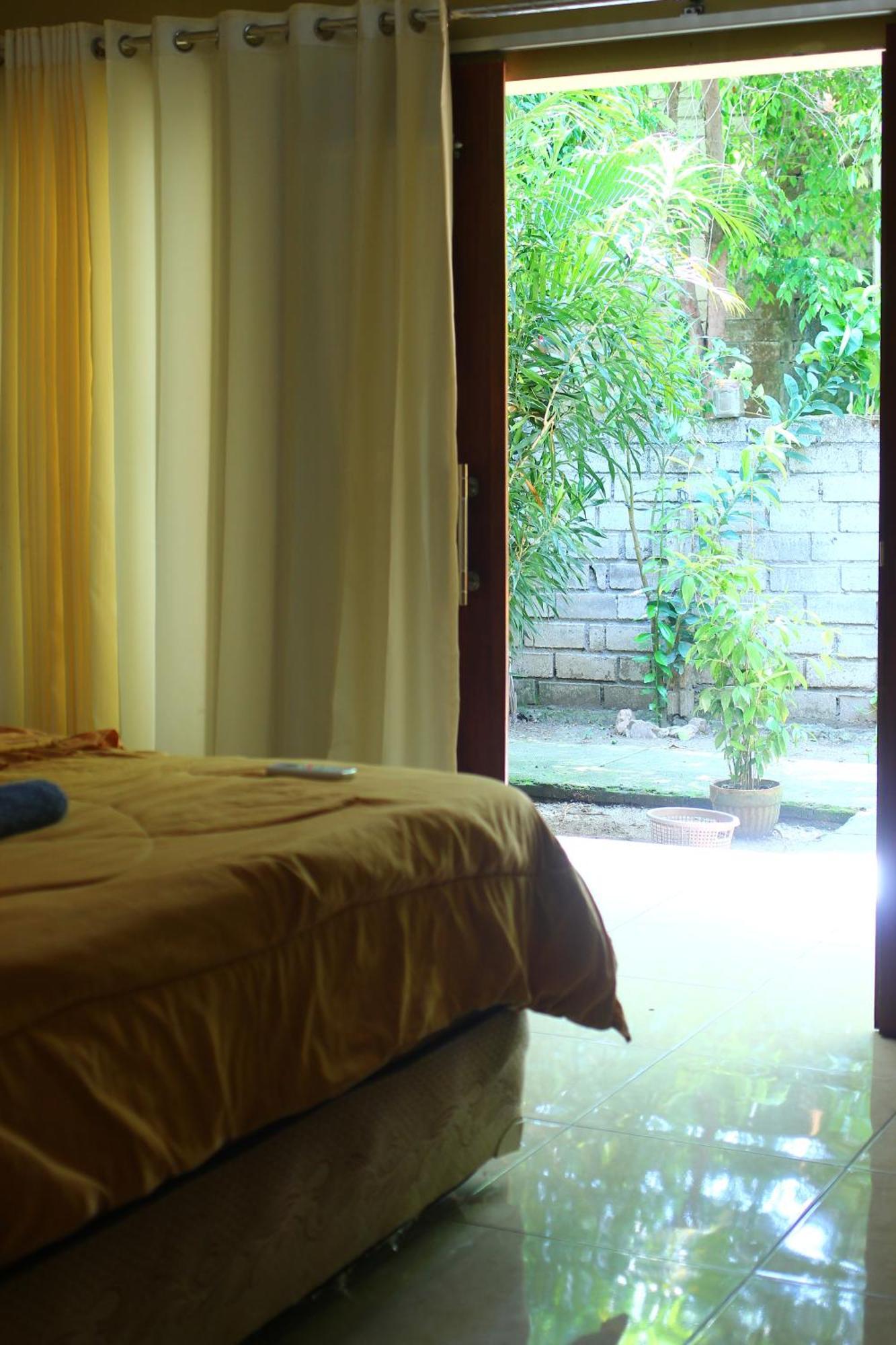 Three V Homestay Kuta  Экстерьер фото