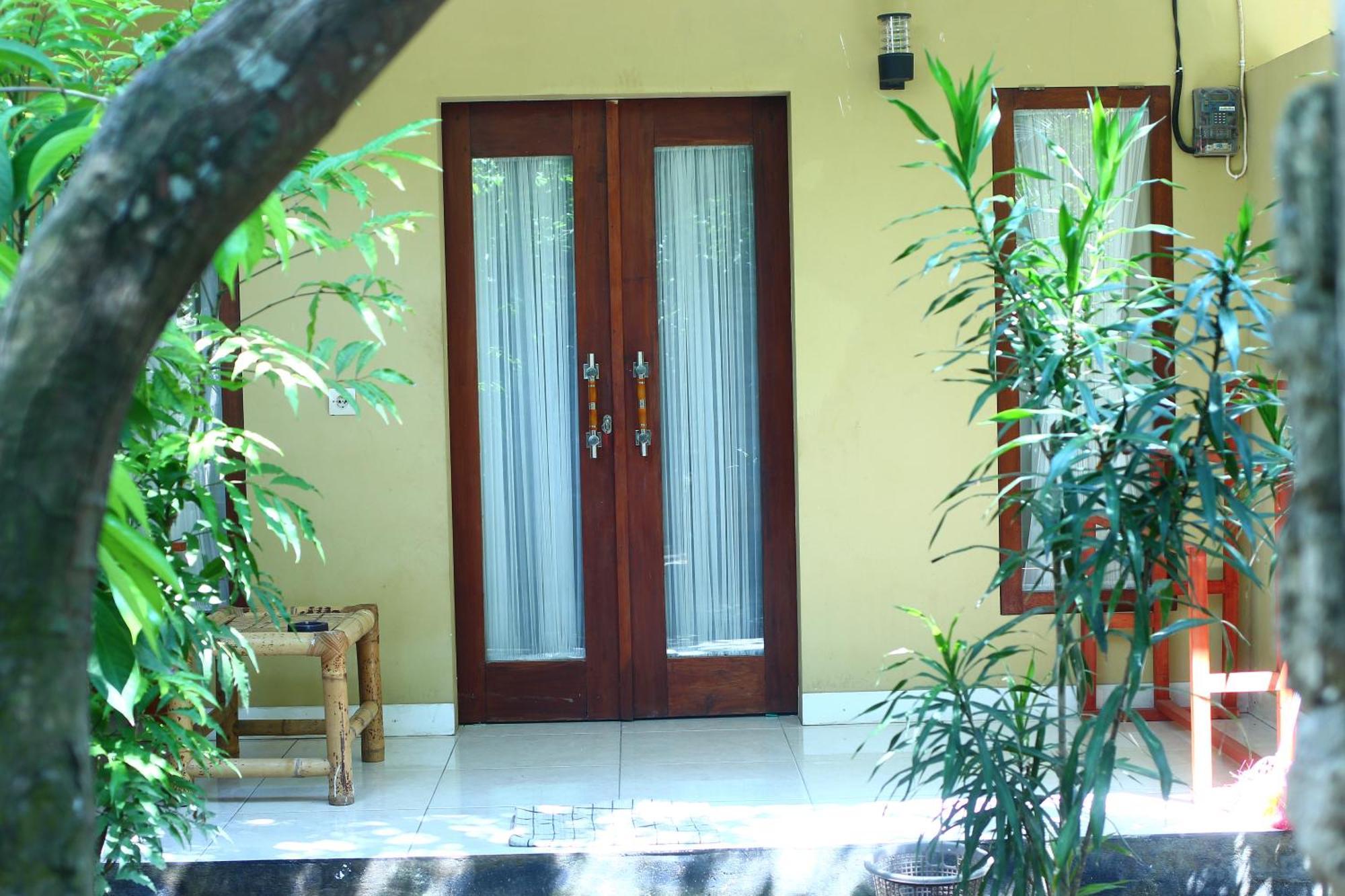 Three V Homestay Kuta  Экстерьер фото